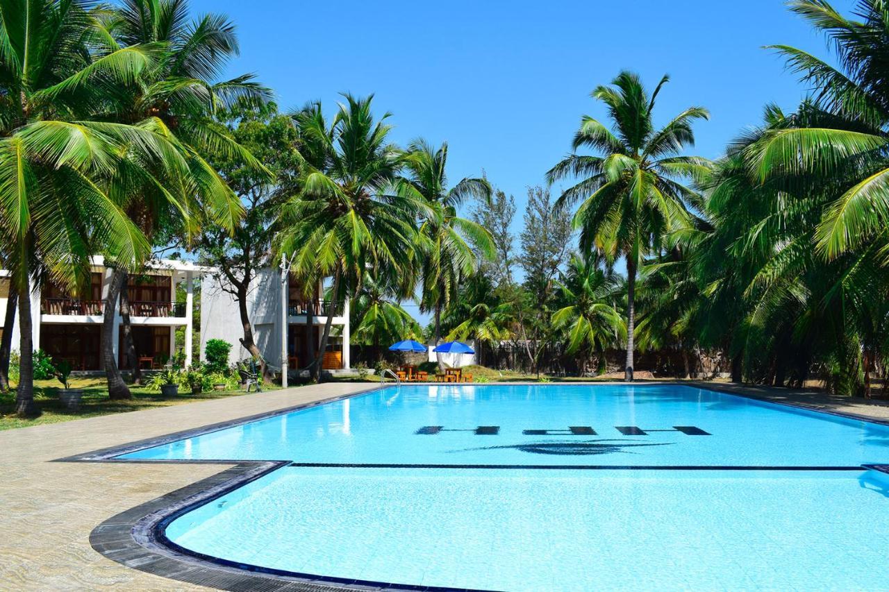 High Park Hotel Nilaveli Ngoại thất bức ảnh
