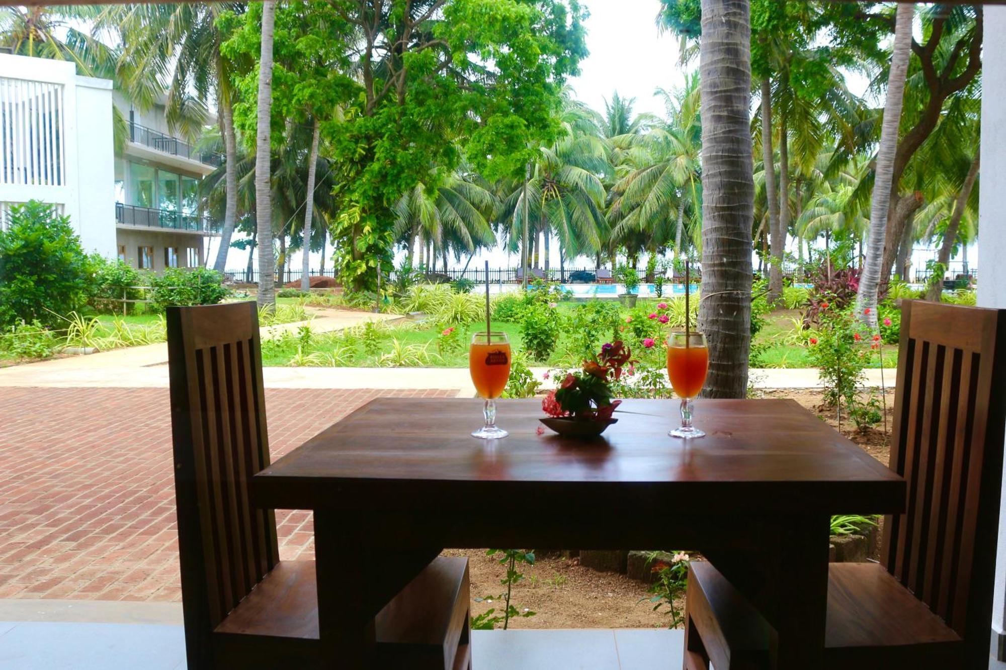 High Park Hotel Nilaveli Ngoại thất bức ảnh