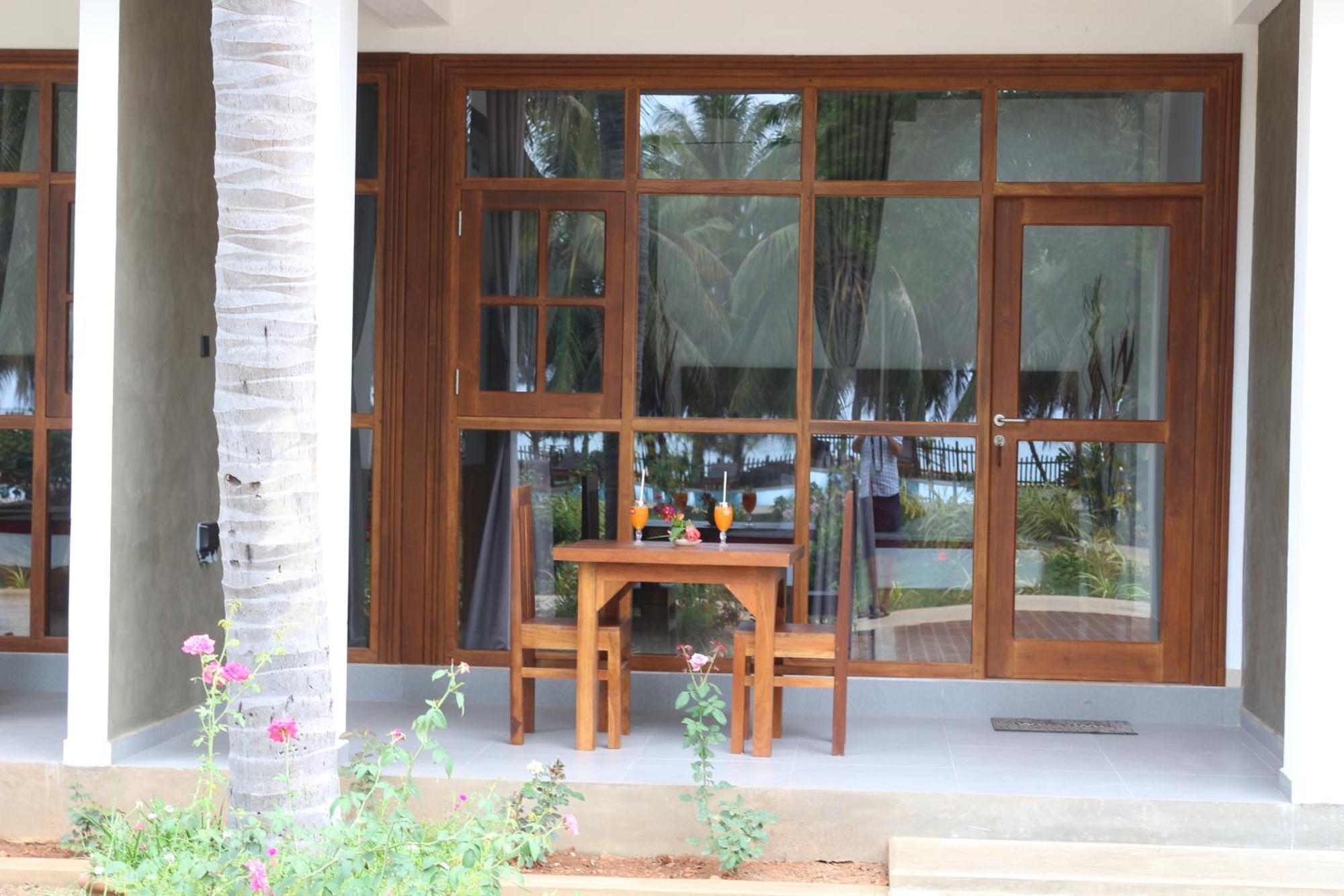 High Park Hotel Nilaveli Ngoại thất bức ảnh