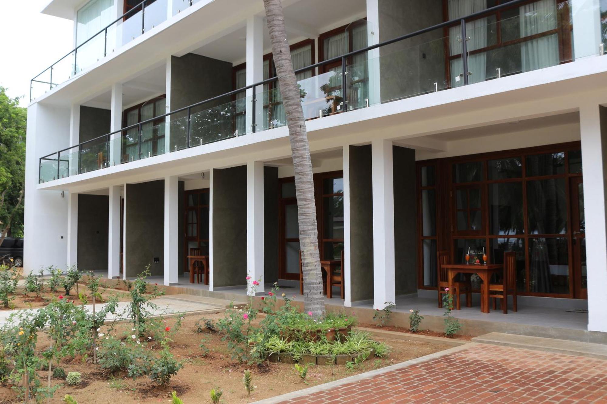 High Park Hotel Nilaveli Ngoại thất bức ảnh