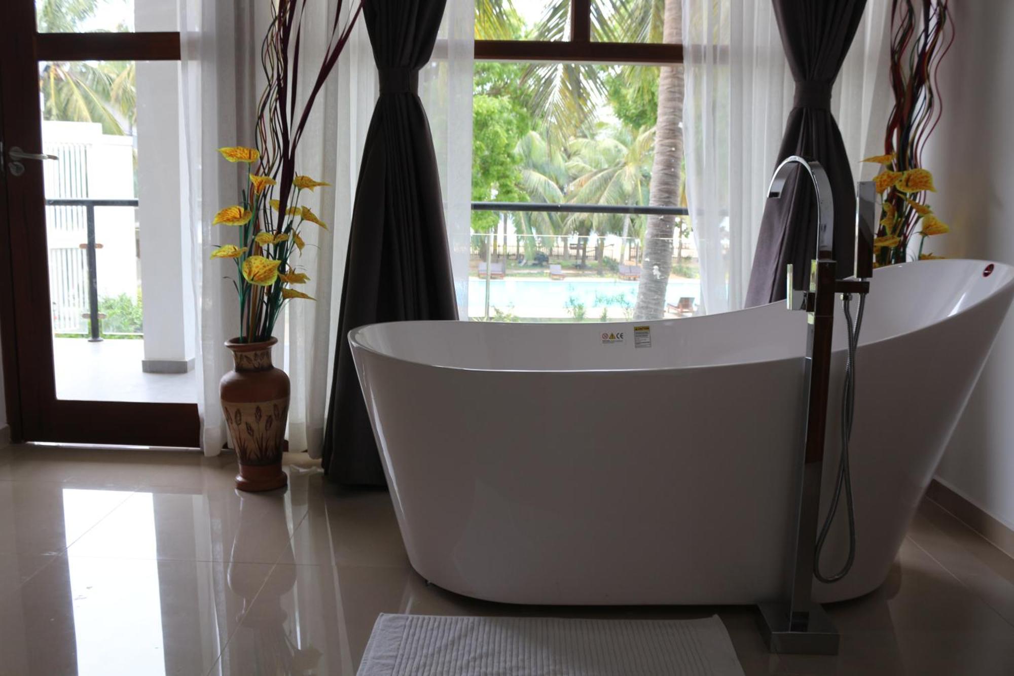High Park Hotel Nilaveli Ngoại thất bức ảnh