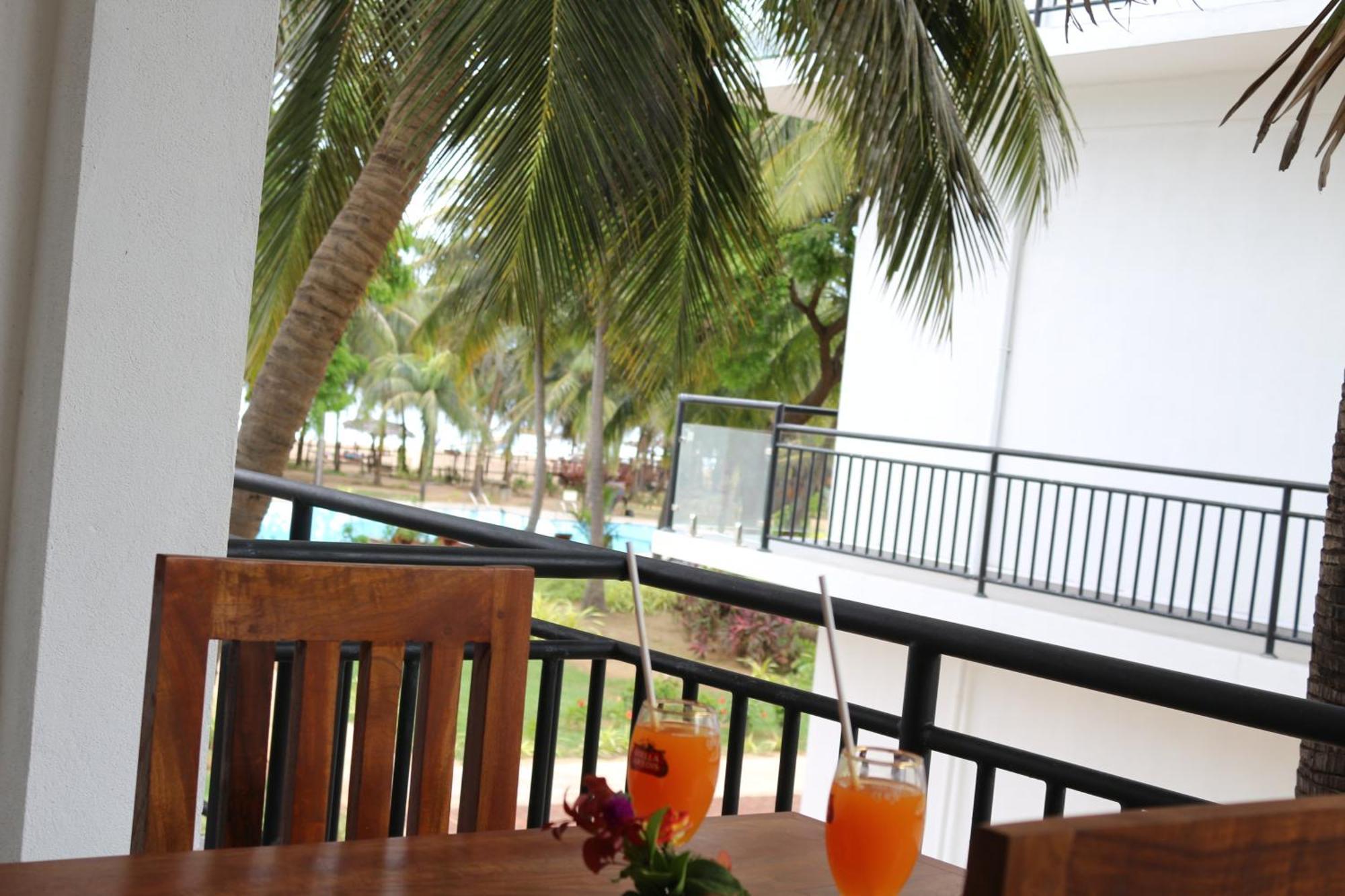High Park Hotel Nilaveli Ngoại thất bức ảnh