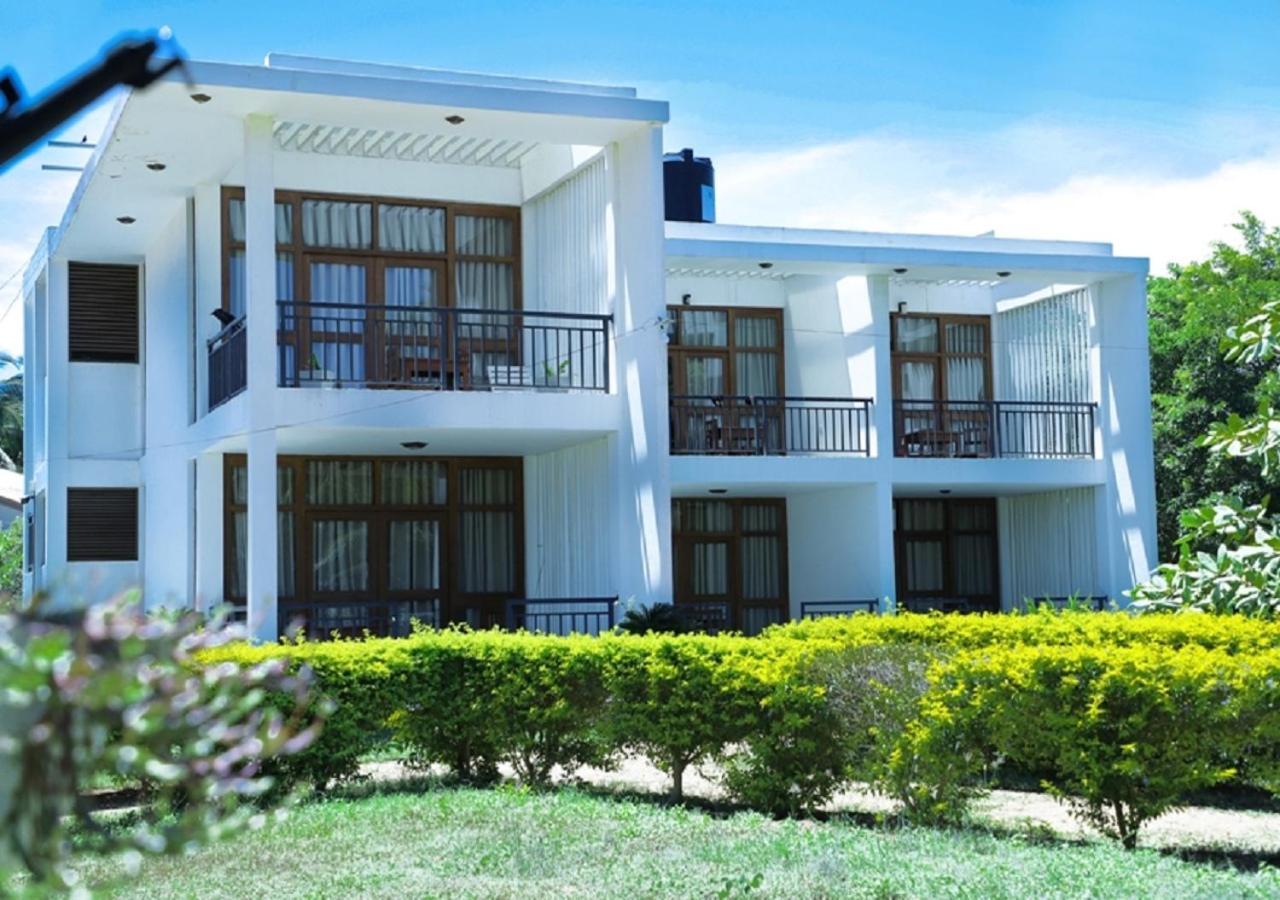 High Park Hotel Nilaveli Ngoại thất bức ảnh