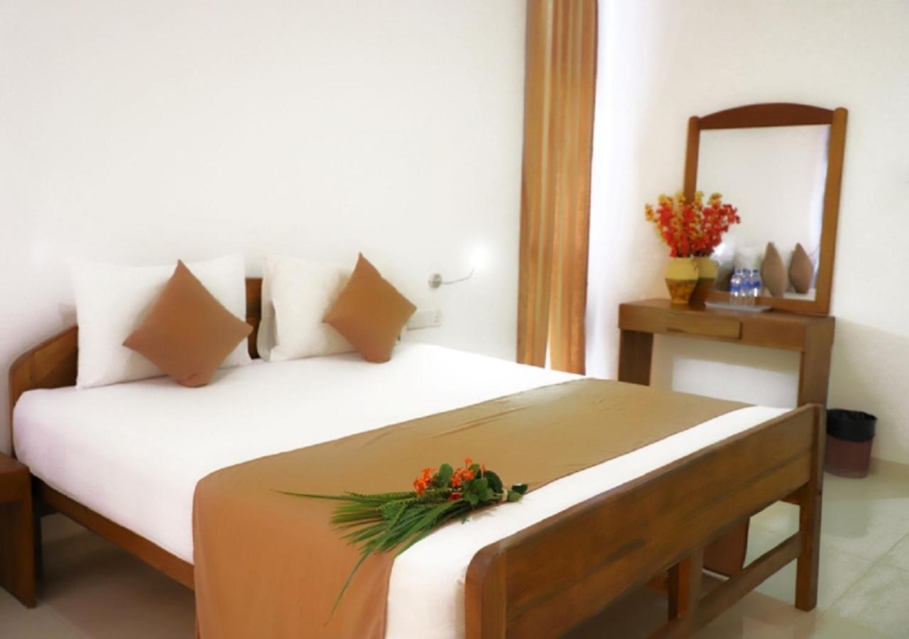 High Park Hotel Nilaveli Ngoại thất bức ảnh
